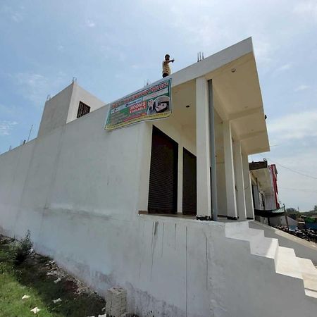 Oyo Hotel Hastinapur Palace Мератх Экстерьер фото
