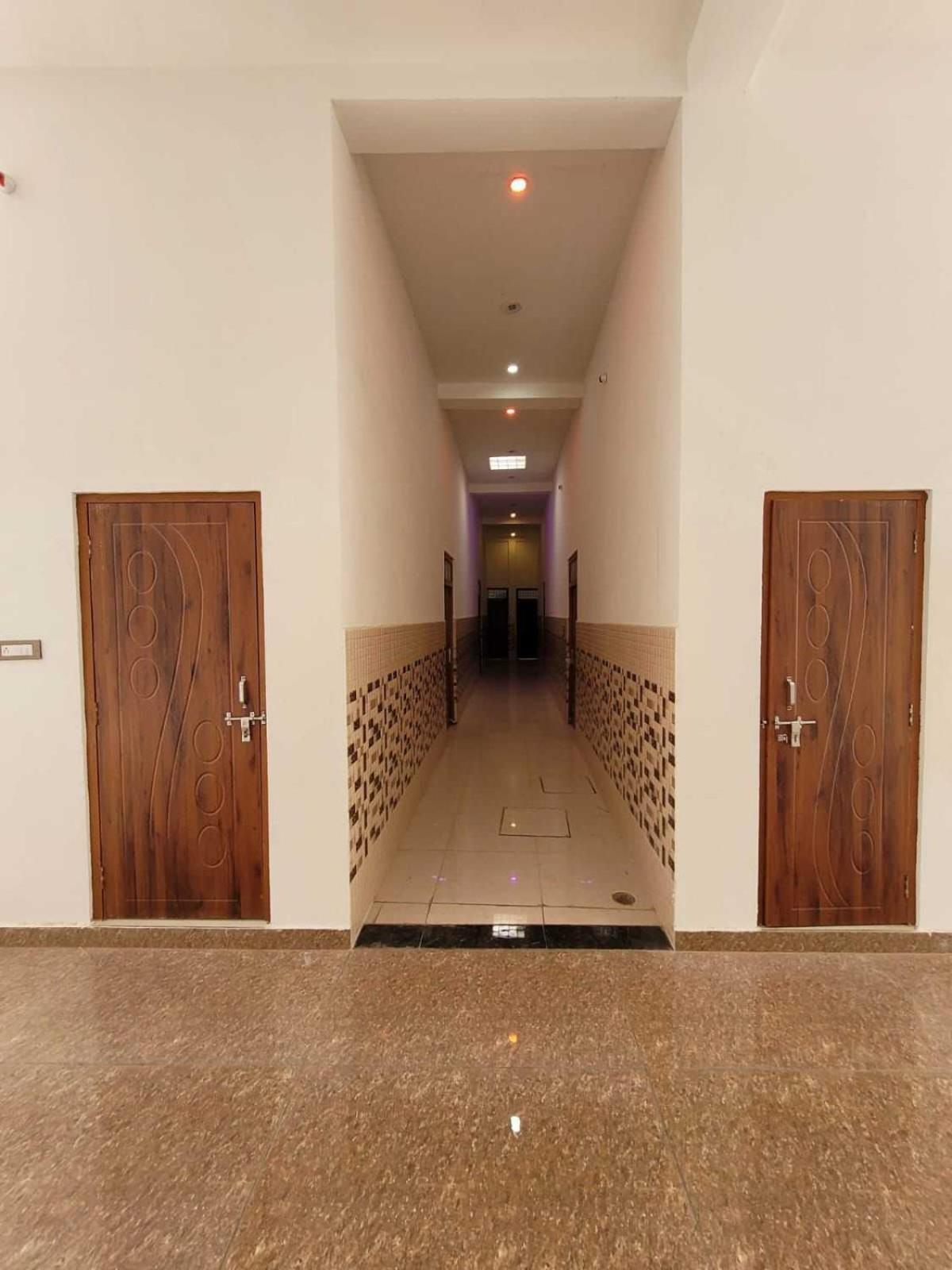Oyo Hotel Hastinapur Palace Мератх Экстерьер фото